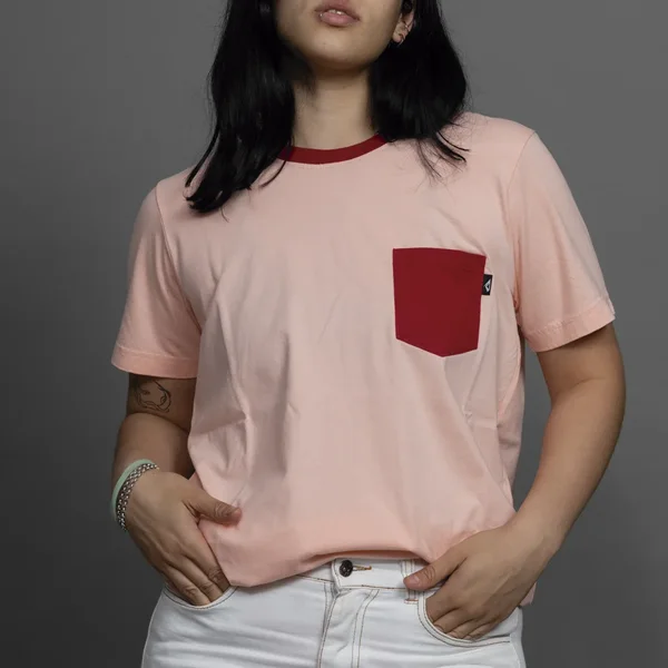 REMERA ROSA BOLSILLO ROJO - Imagen 2
