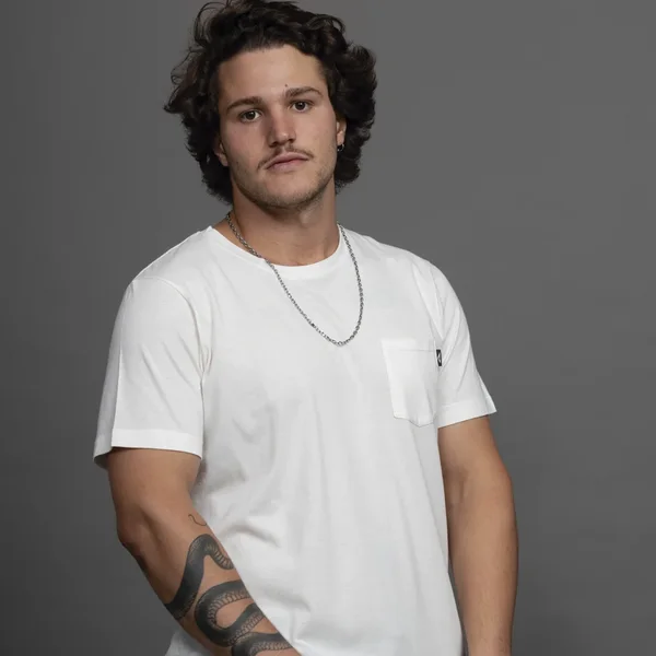 REMERA BLANCO CON BOLSILLO - Imagen 4