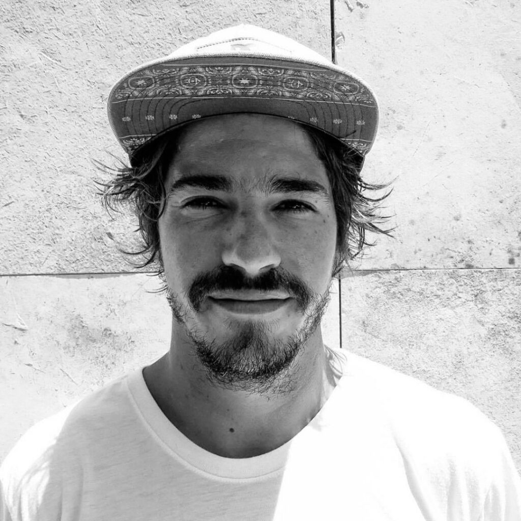 Retrato en blanco y negro de Manu Barragán.